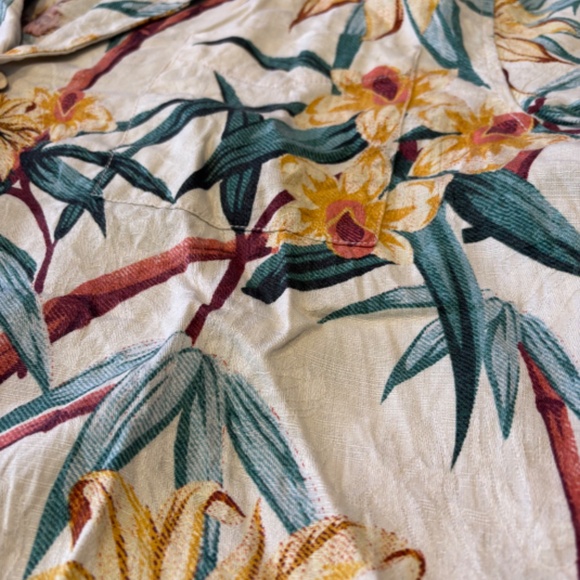 Tommy Bahama Men's Aloha Shirt Size XL - Picture 2 of 5